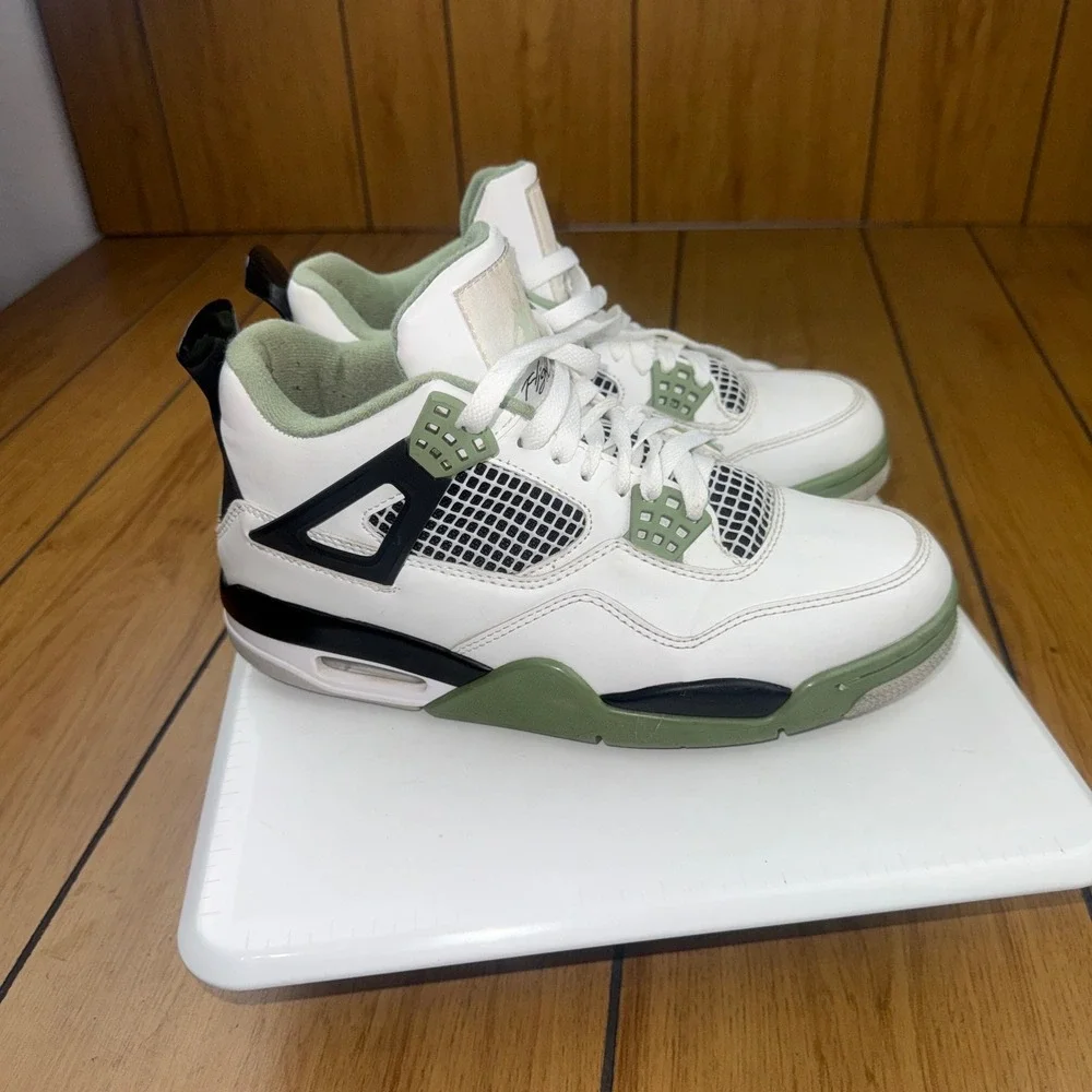 Air Jordan 4 Retro Seafoam Oil Green White Black AQ9129-103 Mens Size 8